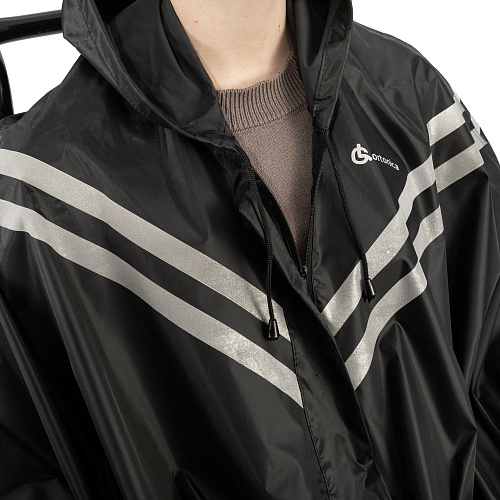 Капюшон на завязках, ворот на молнии, светоотражающие элементы на дождевике