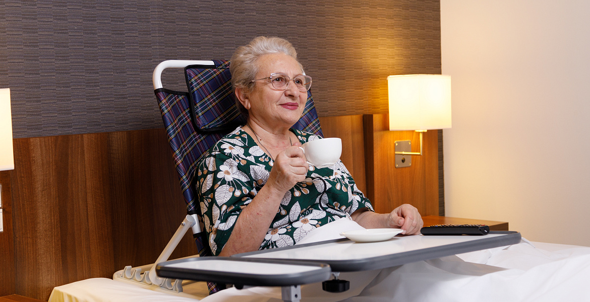 лежачий пожилой